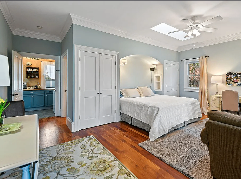 320 E Mulberry St, Fort Collins, CO 80524, USA, 6 bds / 5 ba / 3811 sqft