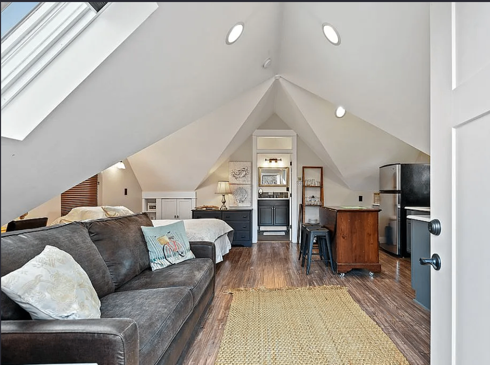 320 E Mulberry St, Fort Collins, CO 80524, USA, 6 bds / 5 ba / 3811 sqft