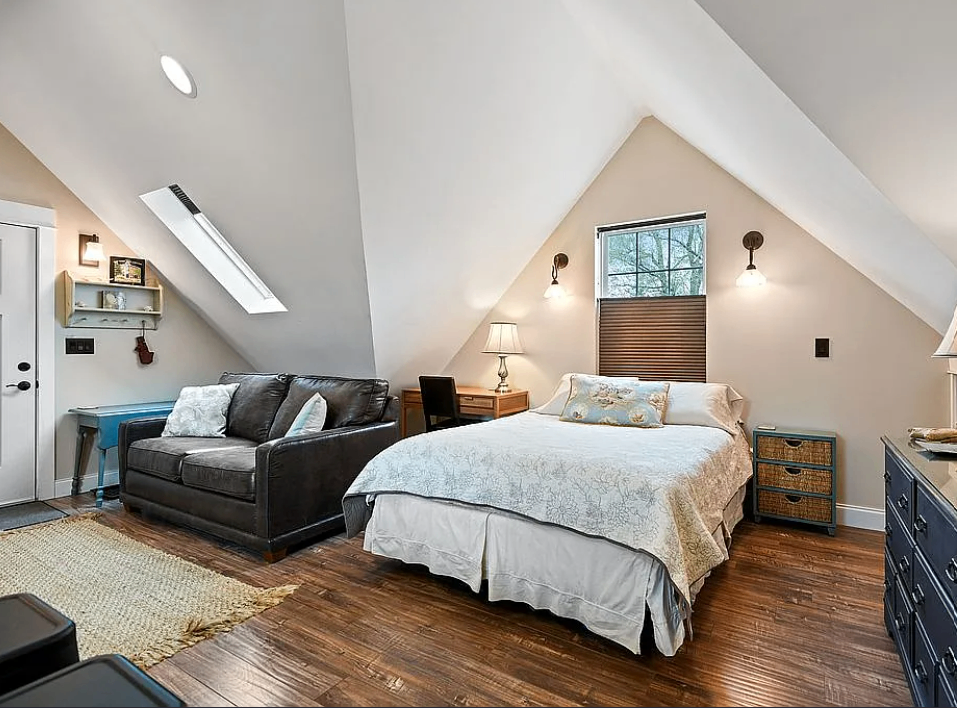 320 E Mulberry St, Fort Collins, CO 80524, USA, 6 bds / 5 ba / 3811 sqft