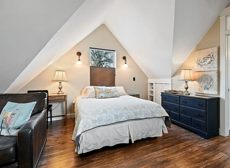 320 E Mulberry St, Fort Collins, CO 80524, USA, 6 bds / 5 ba / 3811 sqft