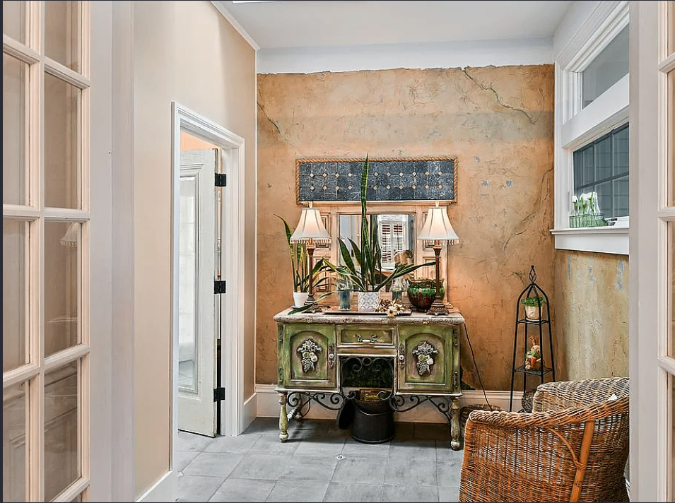 320 E Mulberry St, Fort Collins, CO 80524, USA, 6 bds / 5 ba / 3811 sqft