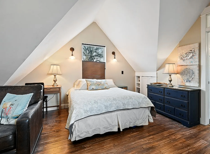 320 E Mulberry St, Fort Collins, CO 80524, USA, 6 bds / 5 ba / 3811 sqft
